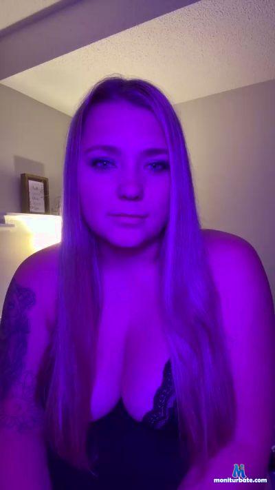 BeachBabez cam4 bisexual performer from United States of America  