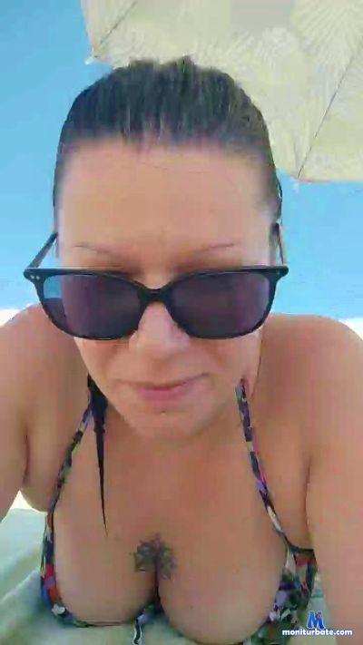 HappyMilf cam4 bisexual performer from French Republic  