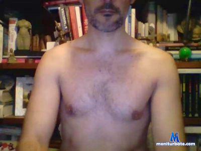 totem83 cam4 gay performer from French Republic  