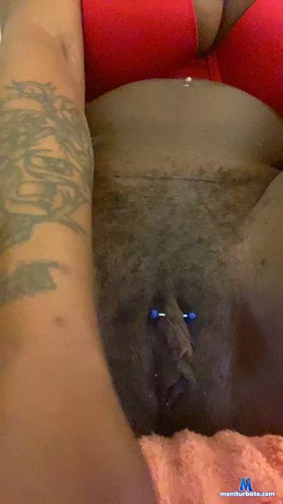 ebonyhunty cam4 bisexual performer from United States of America  