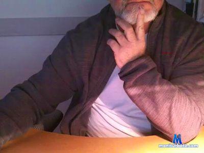 Adrianhugo53 cam4 unknown performer from Argentine Republic  