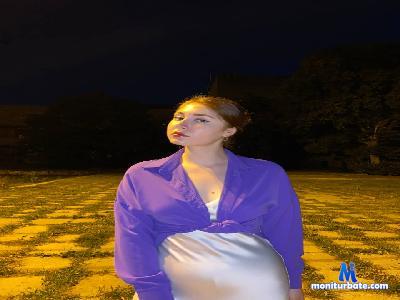 AndreaWiggins cam4 bicurious performer from French Republic feet C2C masturbation cum cute pussy ass 