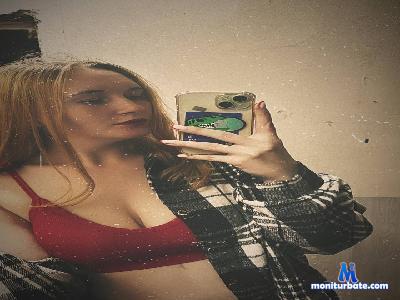 julia_indream cam4 bicurious performer from French Republic striptease C2C masturbation squirt pussy pee cute 