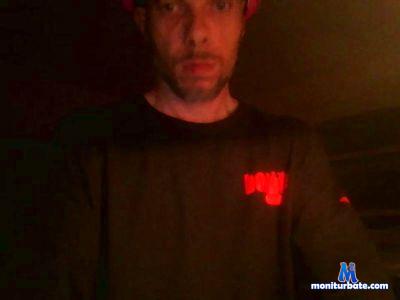 kingnutz77 cam4 straight performer from Canada  