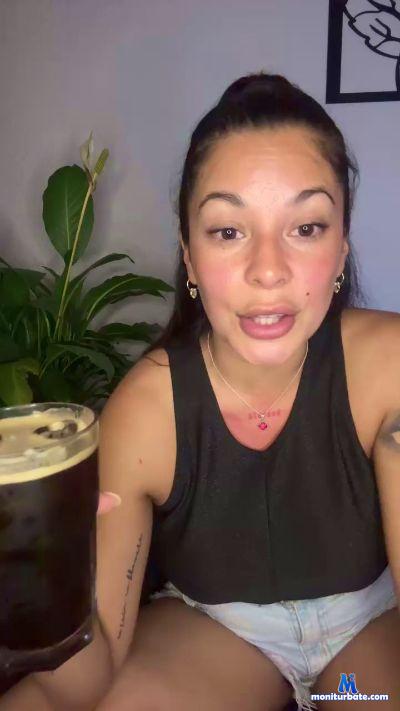 flor_aura30 cam4 bicurious performer from Argentine Republic  