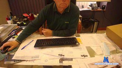 jpvoyeur94 cam4 bisexual performer from French Republic  