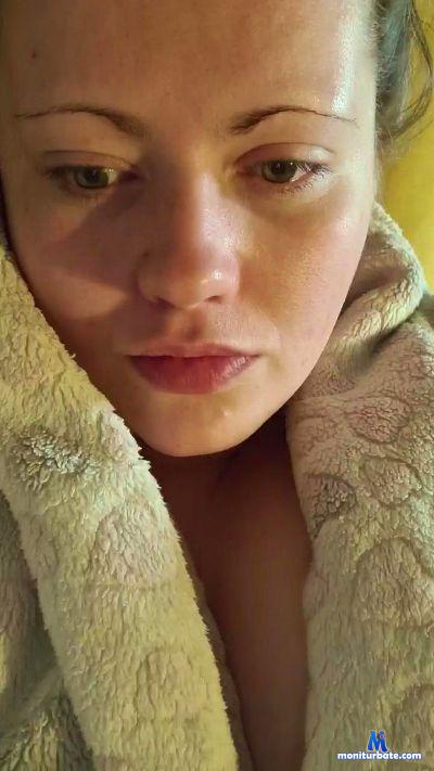 Doraf1 cam4 bisexual performer from United Kingdom of Great Britain & Northern Ireland  