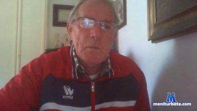 luchio72 cam4 gay performer from Republic of Italy  