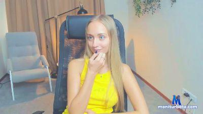 KarlyMclaird cam4 straight performer from United States of America schoolgirl masturbation squirt AssToMouth ass pussy pee 