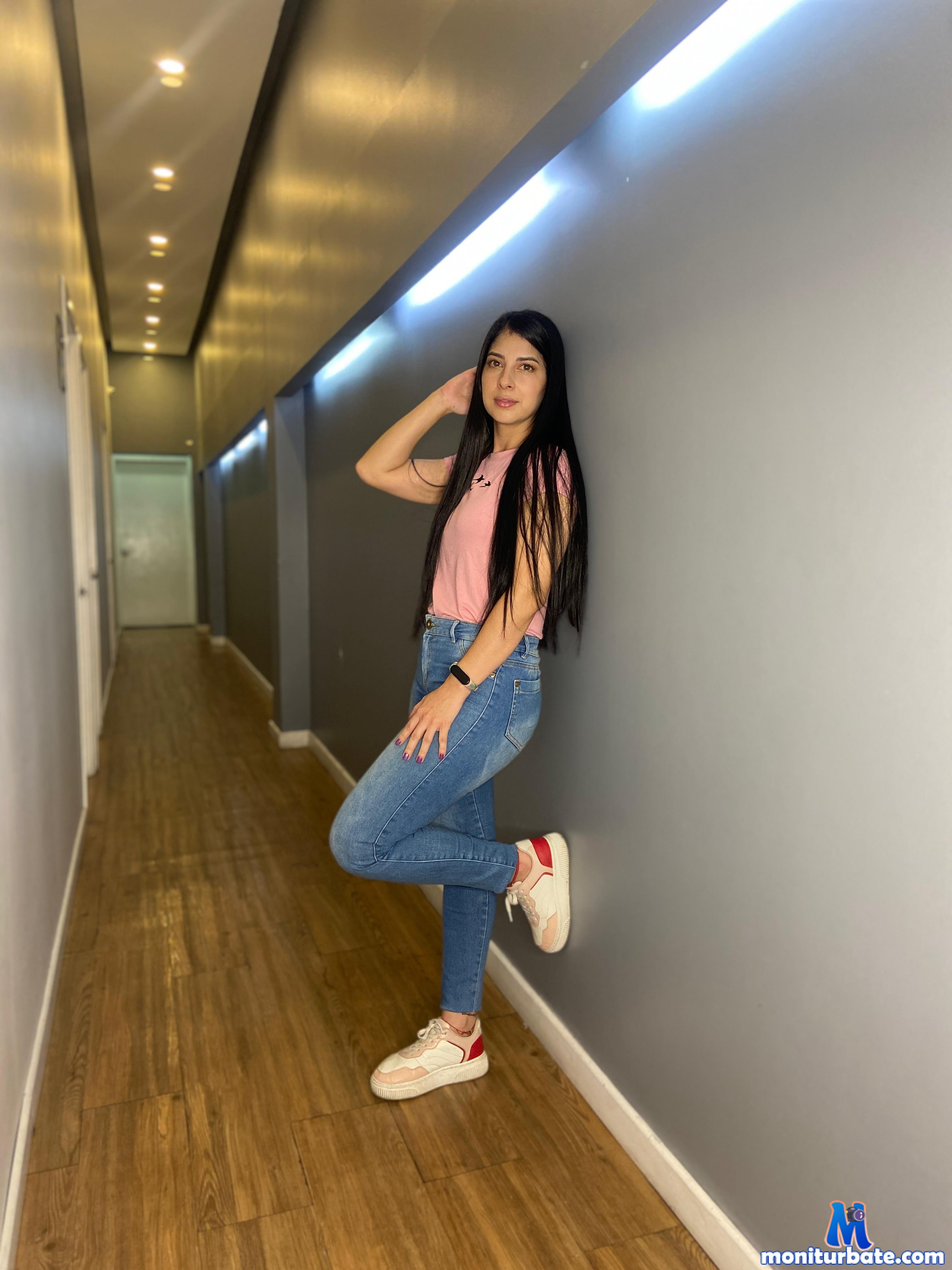 AmberCroy cam4 straight performer from United States of America blowjob bigass cum pussy ass spanking amateur 
