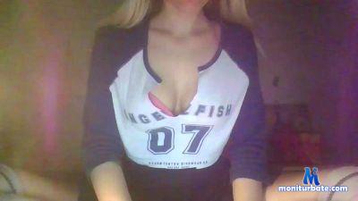 GiginLola_punx cam4 bicurious performer from Republic of Italy couple sex squirt cum boobs horny teen 