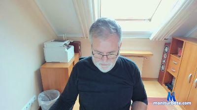 hairynerdPP cam4 gay performer from Federal Republic of Germany anal analtoys slave hairy bear poppers cum 