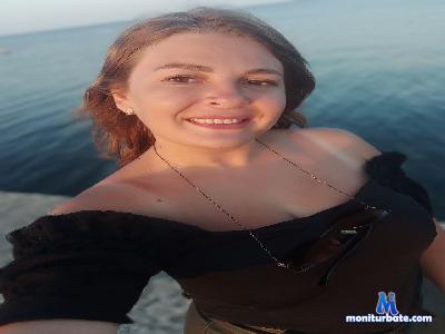 Roxanna_Sonia cam4 bisexual performer from United States of America  
