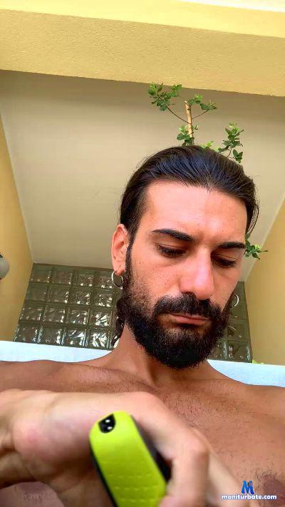 Betomuscle99 cam4 bisexual performer from Republic of Italy Musclemen cum feet 