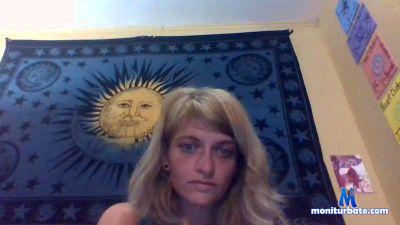 lydialoveless cam4 bicurious performer from United States of America  