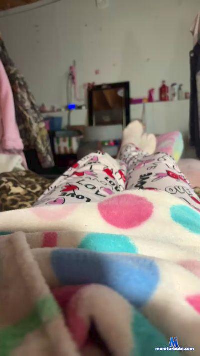 Sexy_Lexi27 cam4 bisexual performer from United States of America Sexy whitegirl feet socks sweatyfeet horny viral 