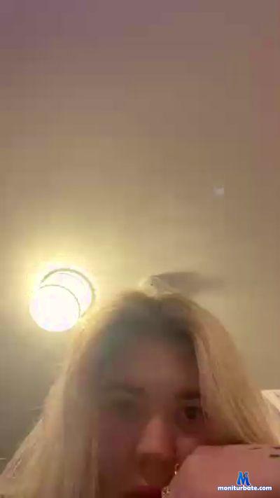 Emily6964 cam4 bisexual performer from United Kingdom of Great Britain & Northern Ireland  