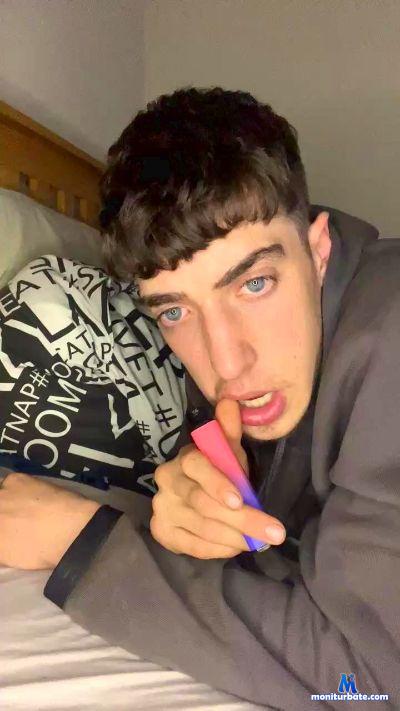 Mattth21xx cam4 straight performer from United Kingdom of Great Britain & Northern Ireland  