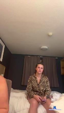 Saucysarah22 cam4 live cam performer profile