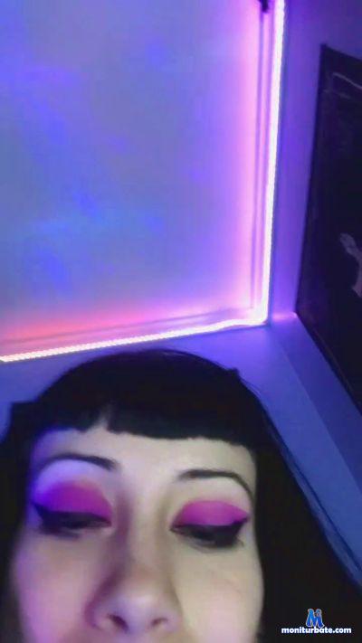 WildHoney666 cam4 bicurious performer from Republic of Chile  