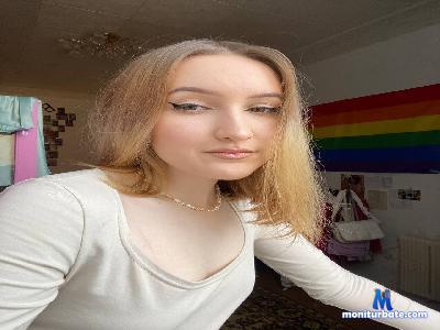 Charcel_blond cam4 bisexual performer from Republic of Finland blowjob pee gamer cum cute striptease femdom 