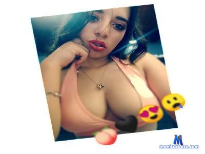 Isabella_fox_1 cam4 bicurious performer from Republic of Italy  