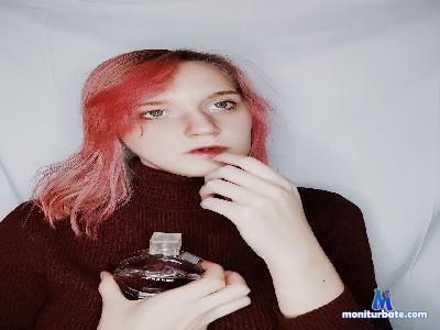 ZeldaHallsted cam4 bicurious performer from Republic of Italy striptease C2C schoolgirl masturbation cosplay gamer ass 