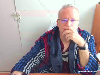 hairyguyyy cam4 gay performer from United States of America  