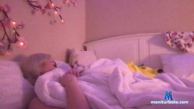 BlondeBerry cam4 straight performer from United States of America gamer striptease ass pussy cute amateur 