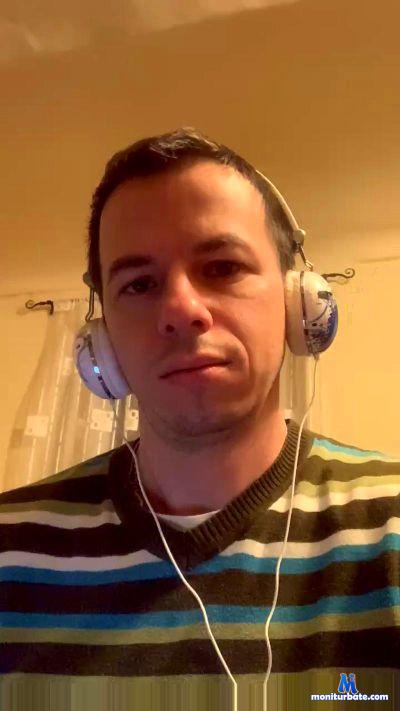 icemanmeltin cam4 bicurious performer from Republic of Italy  