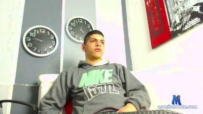 ChristLow29 cam4 bisexual performer from United Kingdom of Great Britain & Northern Ireland  