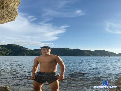joshuarisque__ cam4 bicurious performer from Republic of Italy anal penetracion cumsemen cum blowjob striptease oral 