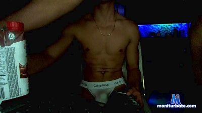 maaxxx88 cam4 gay performer from United States of America  