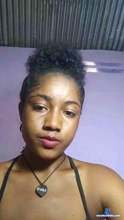 felicia032 cam4 bisexual performer from Republic of Madagascar  