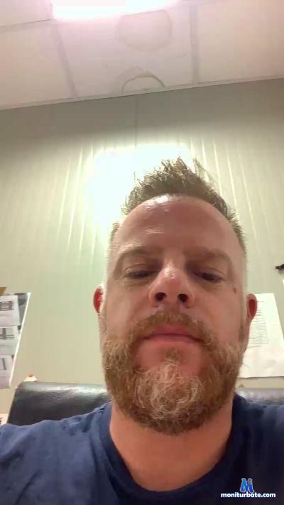 RobbieFox07 cam4 bicurious performer from Republic of Italy Work office horny gingerboy redhead shaved beard 