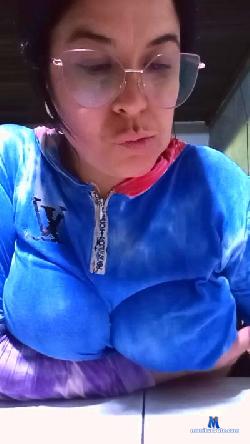 Tiini cam4 live cam performer profile