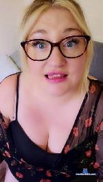 LoveThecake cam4 livecam show performer room profile