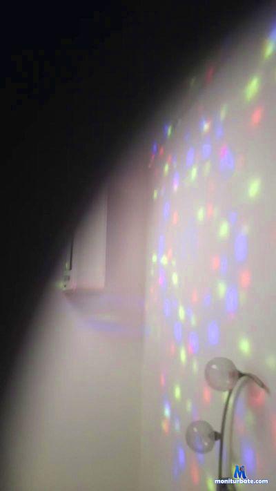 THRONE98 cam4 bisexual performer from Republic of Italy  