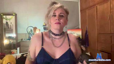 Domi_luxy cam4 bisexual performer from United Mexican States curvy boots buttplugs bigass british mexican tattoos 