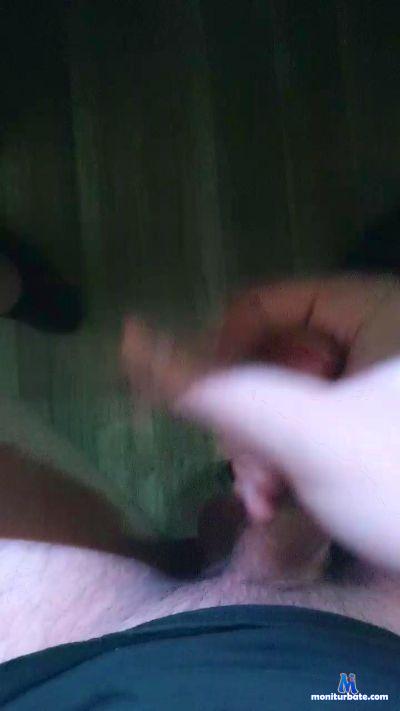 Frozen223 cam4 gay performer from Federal Republic of Germany  