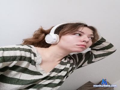 goodgirl19_xxx cam4 bisexual performer from United Kingdom of Great Britain & Northern Ireland  