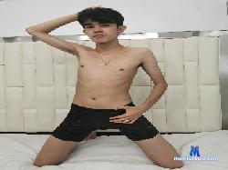 BoyTwinkDan18 cam4 live cam performer profile