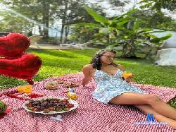 nahomy_hall18 cam4 live cam performer profile