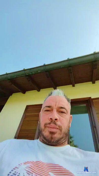 mark88891 cam4 bisexual performer from Republic of Italy pissing 