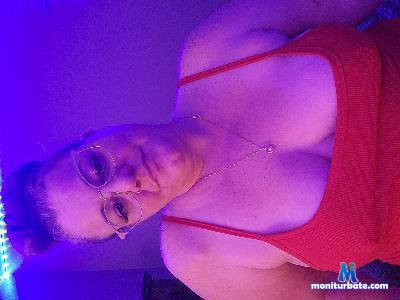 Appleass_Milf cam4 straight performer from United States of America  