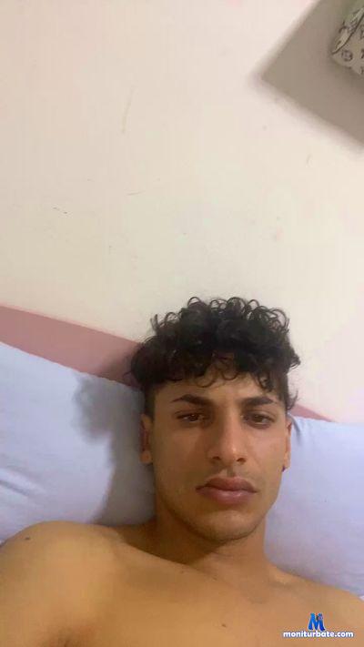 arabman26 cam4 straight performer from Republic of Italy  