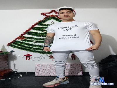 monster_bighot cam4 bicurious performer from United States of America  