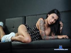 Charlottee_18 cam4 live cam performer profile
