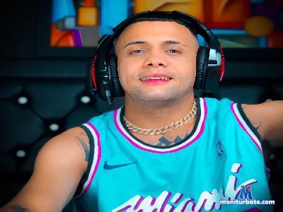 camilotorres__ cam4 bicurious performer from Republic of Italy  