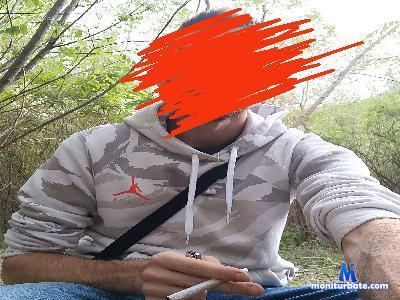 Meastroboris95 cam4 bisexual performer from Republic of Italy amateur cum striptease smoke 